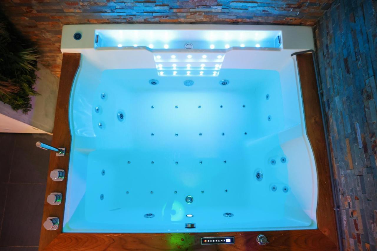 Les Bulles Medievales - Appartement Dedie Au Bien Etre Avec Spa - Netflix Et Wifi - Climatisation 카르카손 외부 사진