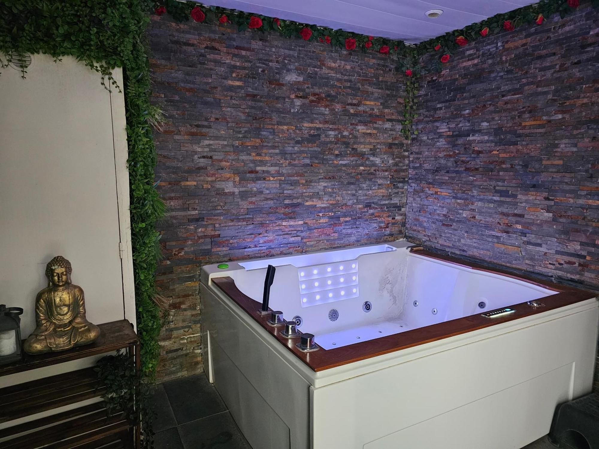Les Bulles Medievales - Appartement Dedie Au Bien Etre Avec Spa - Netflix Et Wifi - Climatisation 카르카손 외부 사진